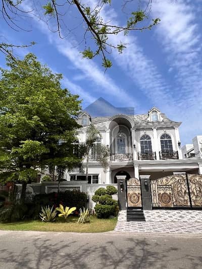 ڈی ایچ اے فیز 6 - بلاک ایچ فیز 6,ڈیفنس (ڈی ایچ اے),لاہور میں 5 کمروں کا 1 کنال مکان 9.35 کروڑ میں برائے فروخت۔