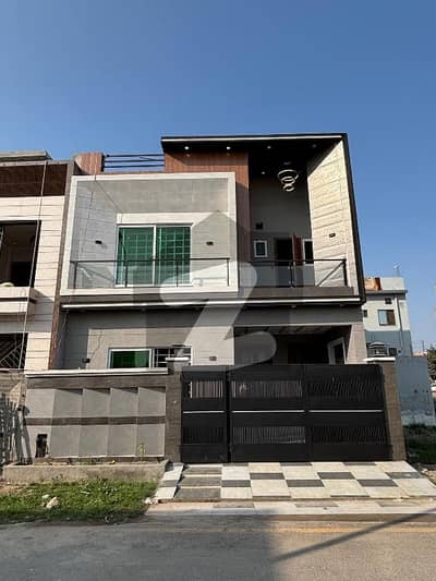 URGENT SALE SLIGHTLY USED HOUSE BLOCK L IN KHAYABAN E AMIN NEAR RING ROAD LAHORE 4.5marla