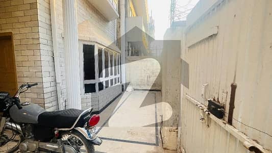 آئی ۔ 10 اسلام آباد میں 3 کمروں کا 6 مرلہ مکان 3.8 کروڑ میں برائے فروخت۔