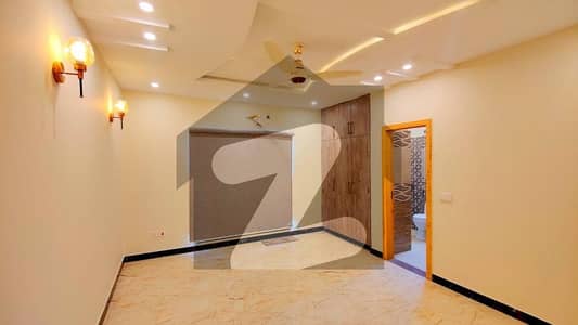 گارڈن ٹاؤن لاہور میں 3 کمروں کا 1 کنال بالائی پورشن 1.2 لاکھ میں کرایہ پر دستیاب ہے۔