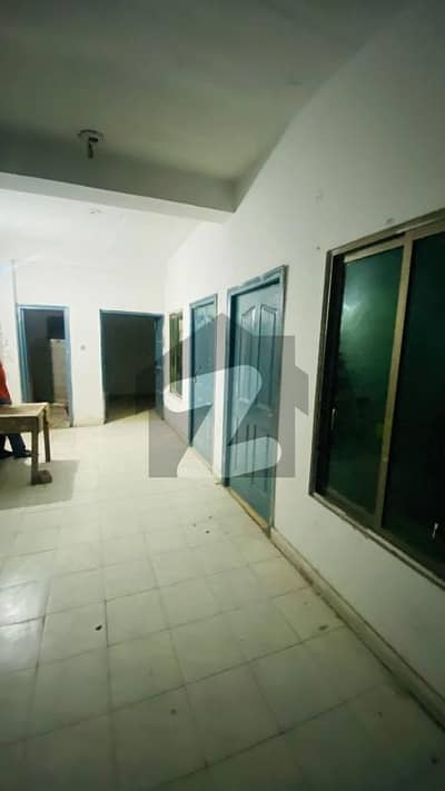 ڈگلس پورہ فیصل آباد میں 3 مرلہ عمارت 7.0 کروڑ میں برائے فروخت۔