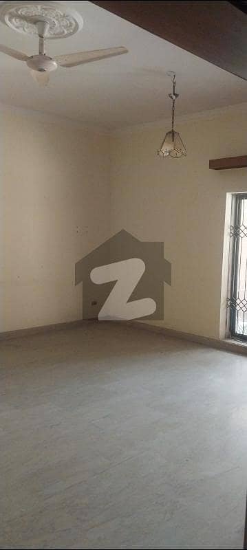 مسلم ٹاؤن لاہور میں 8 کمروں کا 2 کنال مکان 6.0 لاکھ میں کرایہ پر دستیاب ہے۔ مسلم ٹاؤن لاہور میں 8 کمروں کا 2 کنال مکان 6.0 لاکھ میں کرایہ پر دستیاب ہے۔