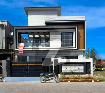 10 Marla Brand New Modern House For Sale