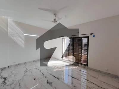 عسکری ہائیٹس 4 ڈی ایچ اے فیز 5 - سیکٹر ایچ,ڈی ایچ اے ڈیفینس فیز 5,ڈی ایچ اے ڈیفینس,اسلام آباد میں 3 کمروں کا 12 مرلہ فلیٹ 3.15 کروڑ میں برائے فروخت۔