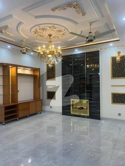 واپڈا ٹاؤن لاہور میں 5 کمروں کا 10 مرلہ مکان 1.7 لاکھ میں کرایہ پر دستیاب ہے۔