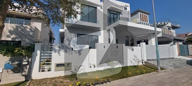 TRIPPLE STORY, OWNER BUILT, HEIGHT, BRAND NEW, EXCELLENT LOCATION TRIPPLE STORY, OWNER BUILT, HEIGHT, BRAND NEW, EXCELLENT LOCATION