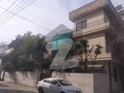 رحمان پورہ (فیروز پور روڈ) لاہور میں 9 کمروں کا 9 مرلہ مکان 5.5 کروڑ میں برائے فروخت۔ رحمان پورہ (فیروز پور روڈ) لاہور میں 9 کمروں کا 9 مرلہ مکان 5.5 کروڑ میں برائے فروخت۔