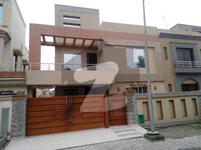 بحریہ ٹاؤن جینیپر بلاک بحریہ ٹاؤن سیکٹر سی,بحریہ ٹاؤن,لاہور میں 2 کمروں کا 10 مرلہ زیریں پورشن 70.0 ہزار میں کرایہ پر دستیاب ہے۔