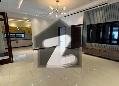 بحریہ ٹاؤن سیکٹر ای بحریہ ٹاؤن,لاہور میں 5 کمروں کا 10 مرلہ مکان 3.5 کروڑ میں برائے فروخت۔