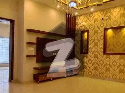 بحریہ ٹاؤن سیکٹر ای بحریہ ٹاؤن,لاہور میں 5 کمروں کا 10 مرلہ مکان 4.2 کروڑ میں برائے فروخت۔