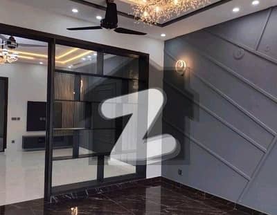 بحریہ ٹاؤن سیکٹر سی بحریہ ٹاؤن,لاہور میں 5 کمروں کا 10 مرلہ مکان 4.0 کروڑ میں برائے فروخت۔