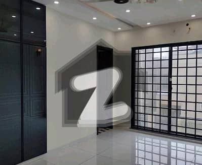 بحریہ ٹاؤن سیکٹر سی بحریہ ٹاؤن,لاہور میں 5 کمروں کا 1 کنال مکان 5.5 کروڑ میں برائے فروخت۔