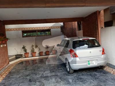 کینٹ لاہور میں 4 کمروں کا 1 کنال مکان 3.75 لاکھ میں کرایہ پر دستیاب ہے۔