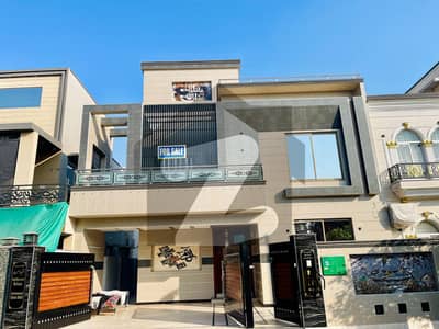 بحریہ ٹاؤن سیکٹر ای بحریہ ٹاؤن,لاہور میں 5 کمروں کا 10 مرلہ مکان 4.95 کروڑ میں برائے فروخت۔