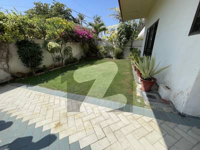 ڈی ایچ اے فیز 8 ایکسٹینشن ڈی ایچ اے فیز 8,ڈی ایچ اے ڈیفینس,کراچی میں 12 مرلہ رہائشی پلاٹ 5.2 کروڑ میں برائے فروخت۔