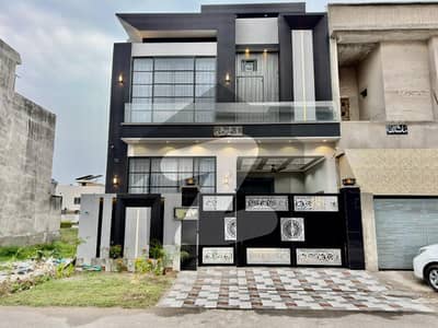 سٹی ہاؤسنگ سوسائٹی گوجرانوالہ میں 4 کمروں کا 5 مرلہ مکان 2.6 کروڑ میں برائے فروخت۔