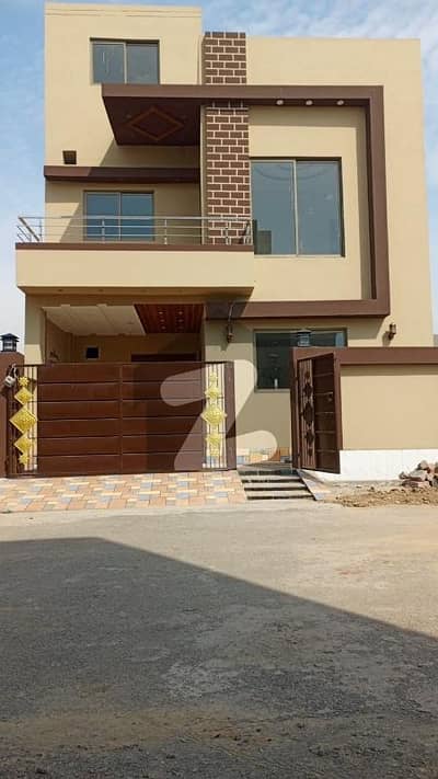 نیو لاهور سٹی لاہور میں 3 کمروں کا 5 مرلہ مکان 1.35 کروڑ میں برائے فروخت۔