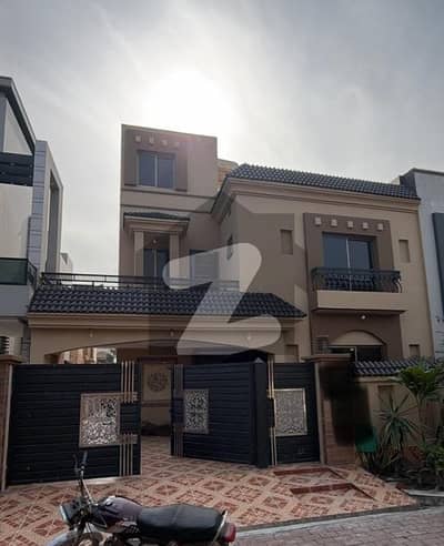 10 Marla Used House Available For Sale At Prime Location Of Bahria Town Lahore