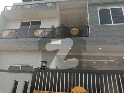 ایم پی سی ایچ ایس - بلاک ای ایم پی سی ایچ ایس ۔ ملٹی گارڈنز,بی ۔ 17,اسلام آباد میں 4 کمروں کا 8 مرلہ مکان 3.0 کروڑ میں برائے فروخت۔