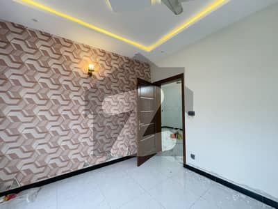 بحریہ ٹاؤن فیز 8 ۔ ابو بکر بلاک بحریہ ٹاؤن فیز 8 ۔ سفاری ویلی,بحریہ ٹاؤن فیز 8,بحریہ ٹاؤن راولپنڈی,راولپنڈی میں 5 کمروں کا 7 مرلہ مکان 75.0 ہزار میں کرایہ پر دستیاب ہے۔