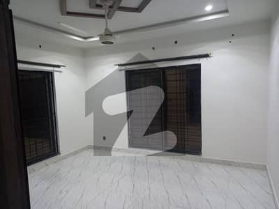 2nd Floor FLAT Available In Johar Town Near LDA OFFICE Only FOR JOB HOLDERS