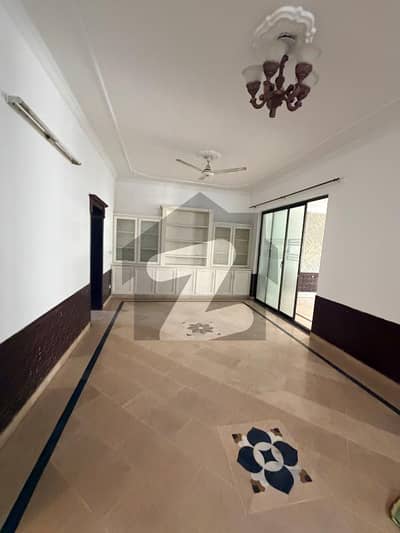 جی ۔ 13 اسلام آباد میں 7 کمروں کا 11 مرلہ مکان 2.05 لاکھ میں کرایہ پر دستیاب ہے۔