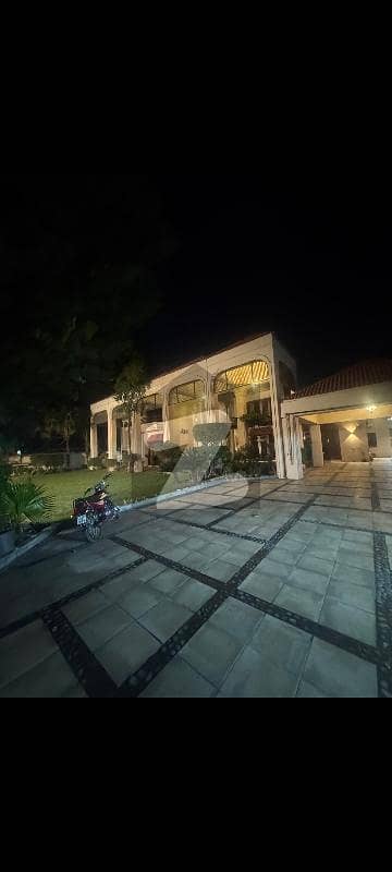 Executive House for Rent