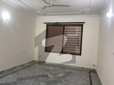 ای ۔ 11 اسلام آباد میں 3 کمروں کا 1 کنال زیریں پورشن 1.25 لاکھ میں کرایہ پر دستیاب ہے۔