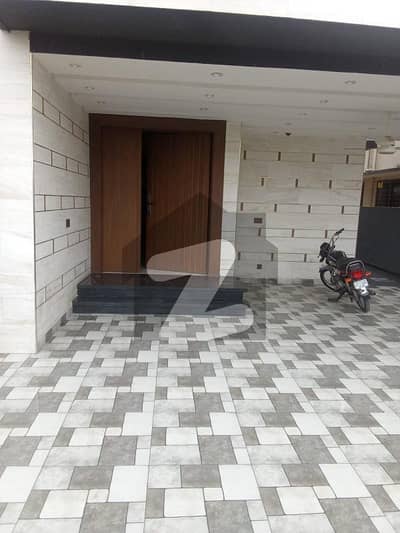 ڈی ایچ اے فیز 7 ڈیفنس (ڈی ایچ اے),لاہور میں 5 کمروں کا 1 کنال مکان 8.5 کروڑ میں برائے فروخت۔