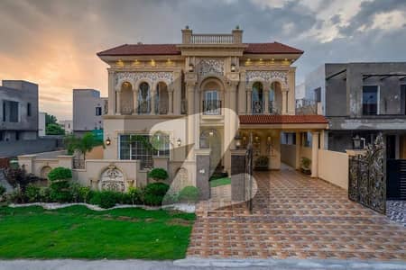 ڈی ایچ اے فیز 7 - بلاک ڈبلیو فیز 7,ڈیفنس (ڈی ایچ اے),لاہور میں 5 کمروں کا 1 کنال مکان 7.11 کروڑ میں برائے فروخت۔