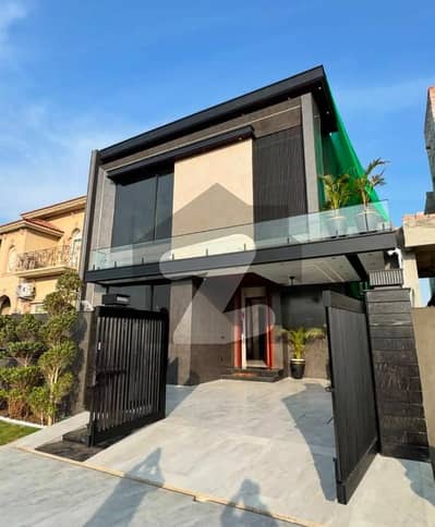 ڈی ایچ اے فیز 7 ڈیفنس (ڈی ایچ اے),لاہور میں 4 کمروں کا 10 مرلہ مکان 7.25 کروڑ میں برائے فروخت۔