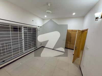 ای ۔ 11 اسلام آباد میں 3 کمروں کا 14 مرلہ زیریں پورشن 1.5 لاکھ میں کرایہ پر دستیاب ہے۔