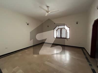 ڈی ایچ اے فیز 6 ڈی ایچ اے ڈیفینس,کراچی میں 3 کمروں کا 1 کنال بالائی پورشن 2.5 لاکھ میں کرایہ پر دستیاب ہے۔