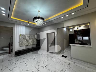 فاطمہ ایونیو ملتان پبلک سکول روڈ,ملتان میں 4 کمروں کا 6 مرلہ مکان 1.5 کروڑ میں برائے فروخت۔