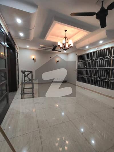 ای ۔ 11 اسلام آباد میں 5 کمروں کا 1 کنال مکان 4.5 لاکھ میں کرایہ پر دستیاب ہے۔