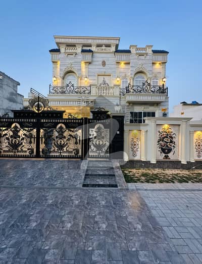 سینٹرل پارک ہاؤسنگ سکیم لاہور میں 5 کمروں کا 10 مرلہ مکان 4.0 کروڑ میں برائے فروخت۔