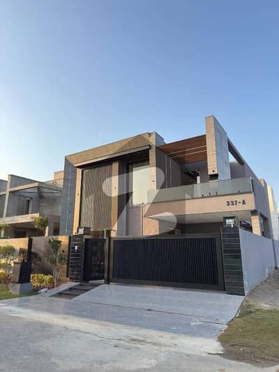 1 Kanal Upper Portion Available For Rent in DHA Phase 6 This Price Only one option