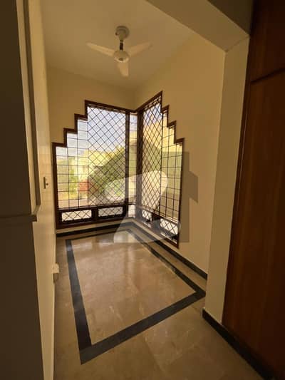 ڈی ایچ اے فیز 6 ڈی ایچ اے ڈیفینس,کراچی میں 3 کمروں کا 1 کنال بالائی پورشن 2.35 لاکھ میں کرایہ پر دستیاب ہے۔