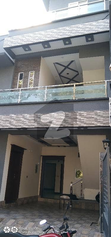 مصطفیٰ ٹاؤن لاہور میں 7 کمروں کا 5 مرلہ مکان 2.99 کروڑ میں برائے فروخت۔