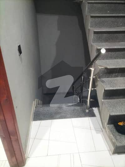 فضائیہ ہاؤسنگ سکیم لاہور میں 1 کمرے کا 3 مرلہ فلیٹ 28.0 ہزار میں کرایہ پر دستیاب ہے۔