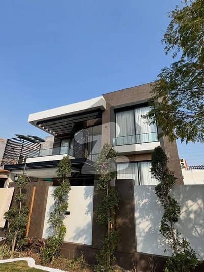 8 MARLA LUXURIOUS HOUSE FOR SALE AT BAHRIA TOWN PRIME LOCATION