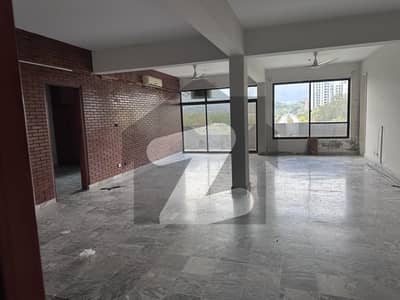 ڈپلومیٹک انکلیو اسلام آباد میں 3 کمروں کا 9 مرلہ فلیٹ 1.65 لاکھ میں کرایہ پر دستیاب ہے۔