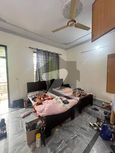 ای ۔ 11 اسلام آباد میں 4 کمروں کا 10 مرلہ بالائی پورشن 80.0 ہزار میں کرایہ پر دستیاب ہے۔