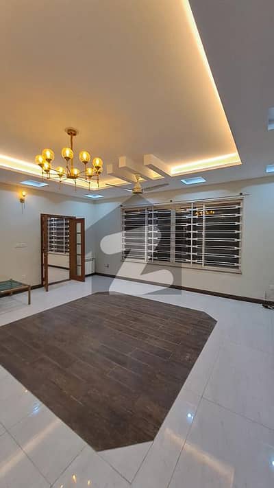 10 Marla Full House Available For Rent In Bahria Town Phase 8 Rawalpindi