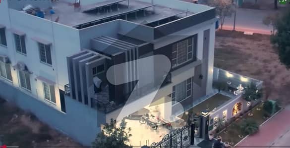 Beautiful Mint-Condition 1 Kanal Home Designed In And Out With US American Aesthic, Fully Furnished