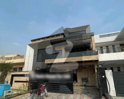 ایم پی سی ایچ ایس ۔ بلاک بی ایکسٹینشن 1 ایم پی سی ایچ ایس ۔ ملٹی گارڈنز,بی ۔ 17,اسلام آباد میں 10 مرلہ مکان 6.5 کروڑ میں برائے فروخت۔