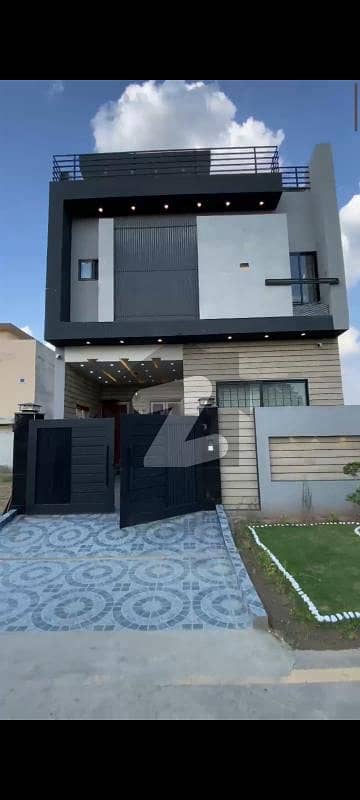 سٹی ہاؤسنگ سمندری روڈ سٹی ہاؤسنگ,فیصل آباد میں 3 کمروں کا 5 مرلہ مکان 1.7 کروڑ میں برائے فروخت۔