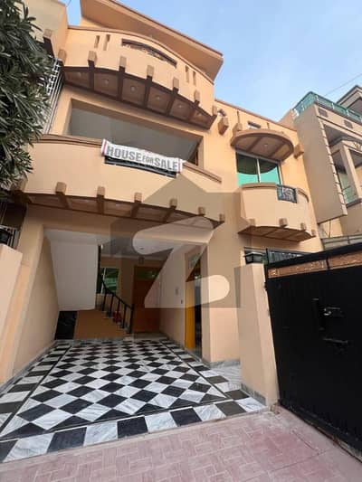 ائیرپورٹ ہاؤسنگ سوسائٹی - سیکٹر 4 ائیرپورٹ ہاؤسنگ سوسائٹی,راولپنڈی میں 4 کمروں کا 5 مرلہ مکان 2.1 کروڑ میں برائے فروخت۔