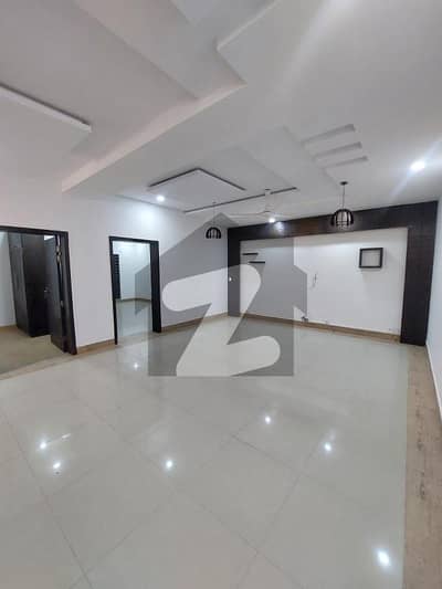 بحریہ ٹاؤن ۔ سفاری ولاز 3 بحریہ ٹاؤن راولپنڈی,راولپنڈی میں 4 کمروں کا 11 مرلہ مکان 4.75 کروڑ میں برائے فروخت۔