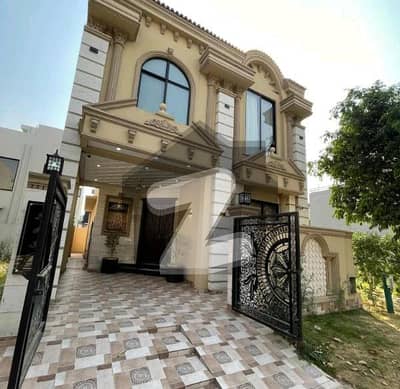 ڈی ایچ اے 9 ٹاؤن ڈیفنس (ڈی ایچ اے),لاہور میں 3 کمروں کا 5 مرلہ مکان 2.2 کروڑ میں برائے فروخت۔